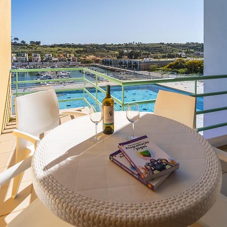 Marina Breeze Apartment With Pool - 900M From The Beach อัลบูเฟรา ภายนอก รูปภาพ