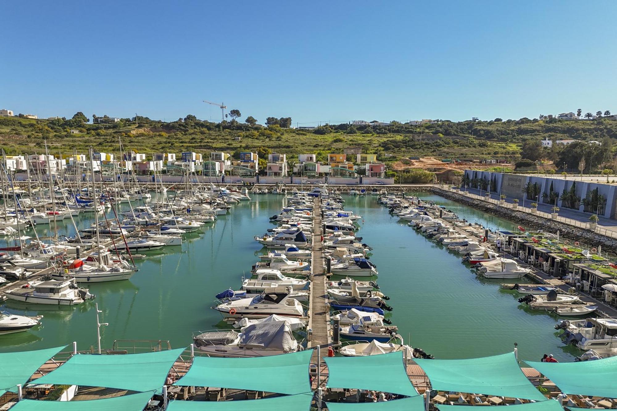Marina Breeze Apartment With Pool - 900M From The Beach อัลบูเฟรา ภายนอก รูปภาพ