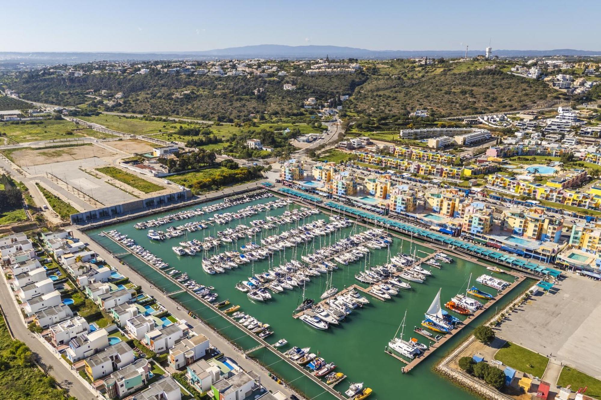 Marina Breeze Apartment With Pool - 900M From The Beach อัลบูเฟรา ภายนอก รูปภาพ
