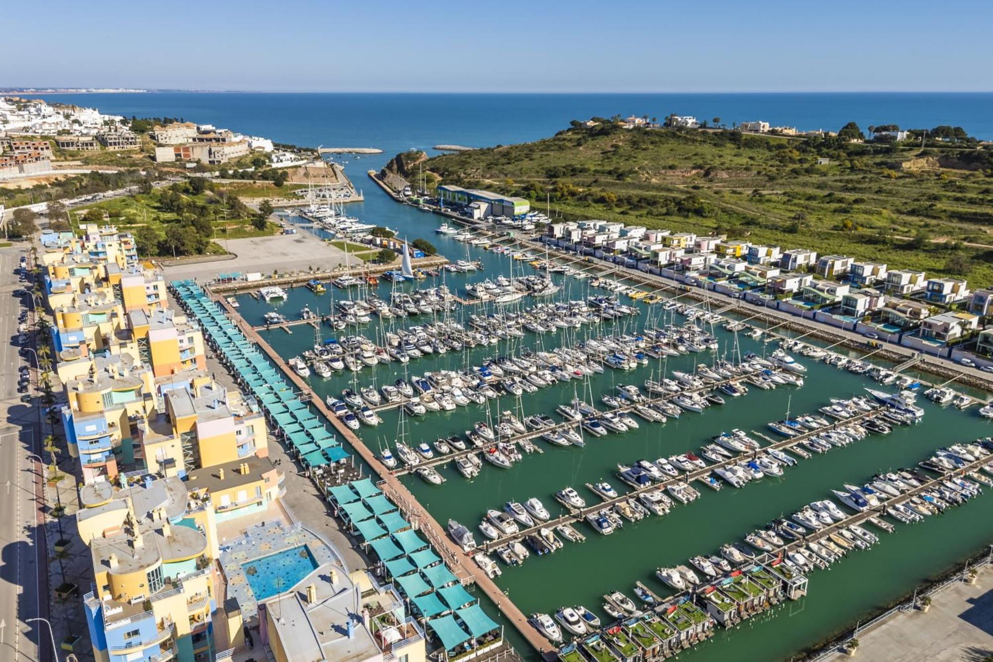 Marina Breeze Apartment With Pool - 900M From The Beach อัลบูเฟรา ภายนอก รูปภาพ