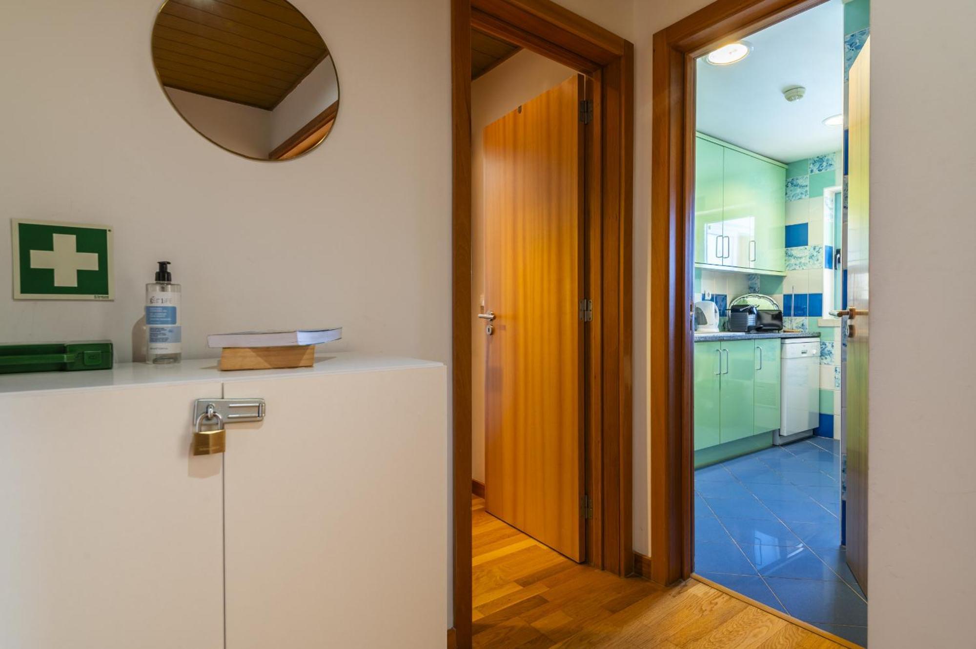 Marina Breeze Apartment With Pool - 900M From The Beach อัลบูเฟรา ภายนอก รูปภาพ