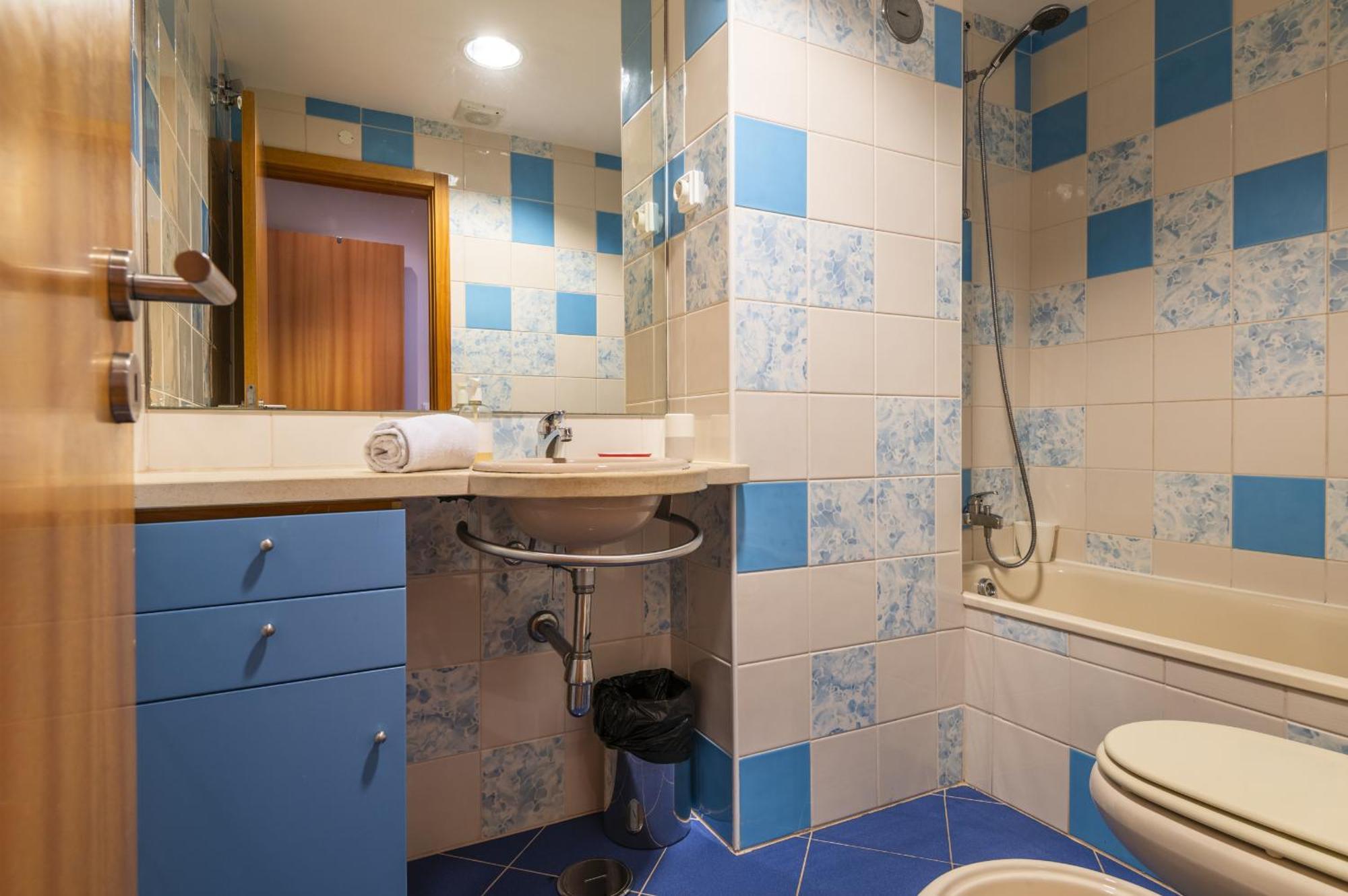Marina Breeze Apartment With Pool - 900M From The Beach อัลบูเฟรา ภายนอก รูปภาพ