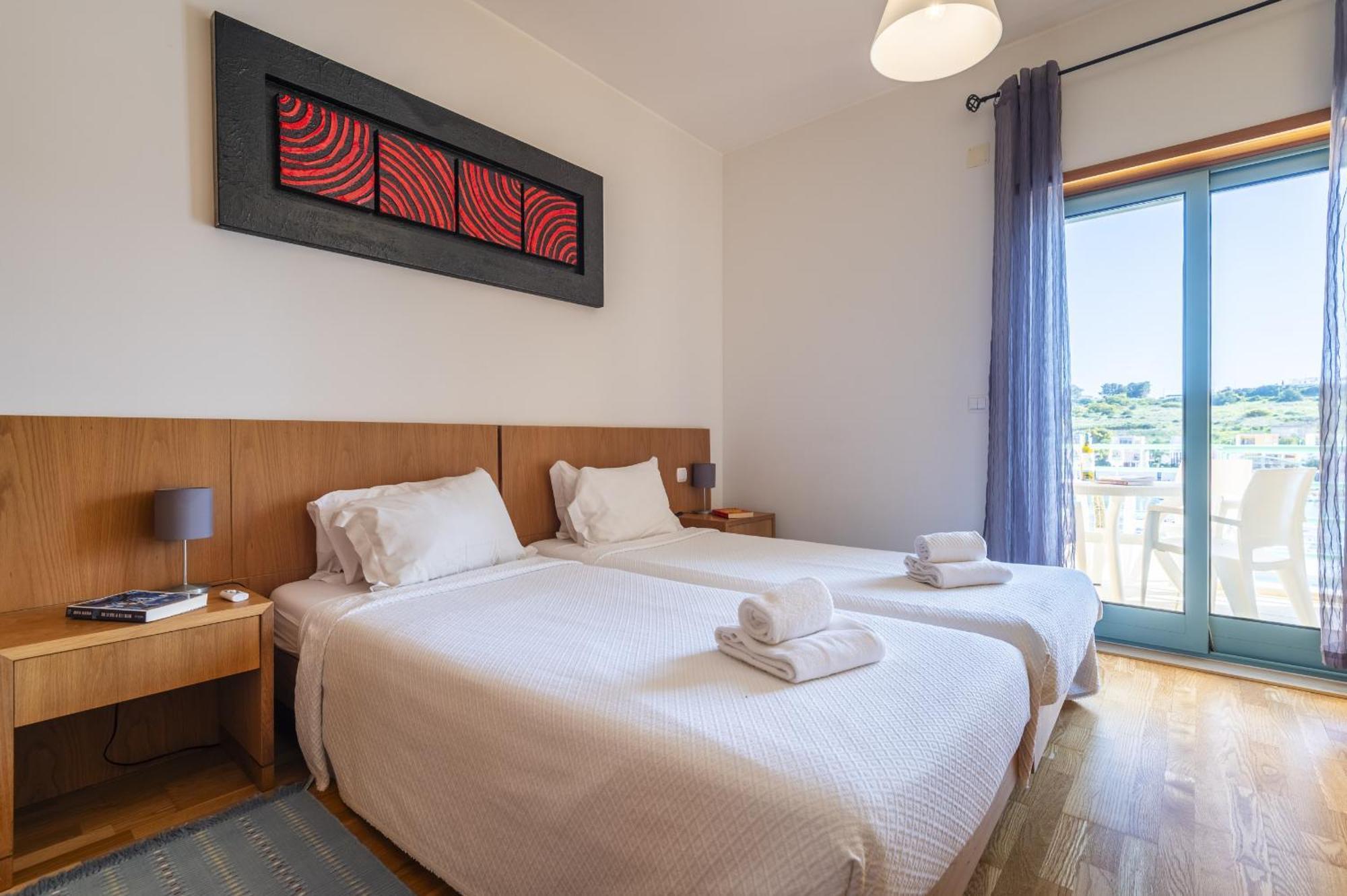 Marina Breeze Apartment With Pool - 900M From The Beach อัลบูเฟรา ภายนอก รูปภาพ