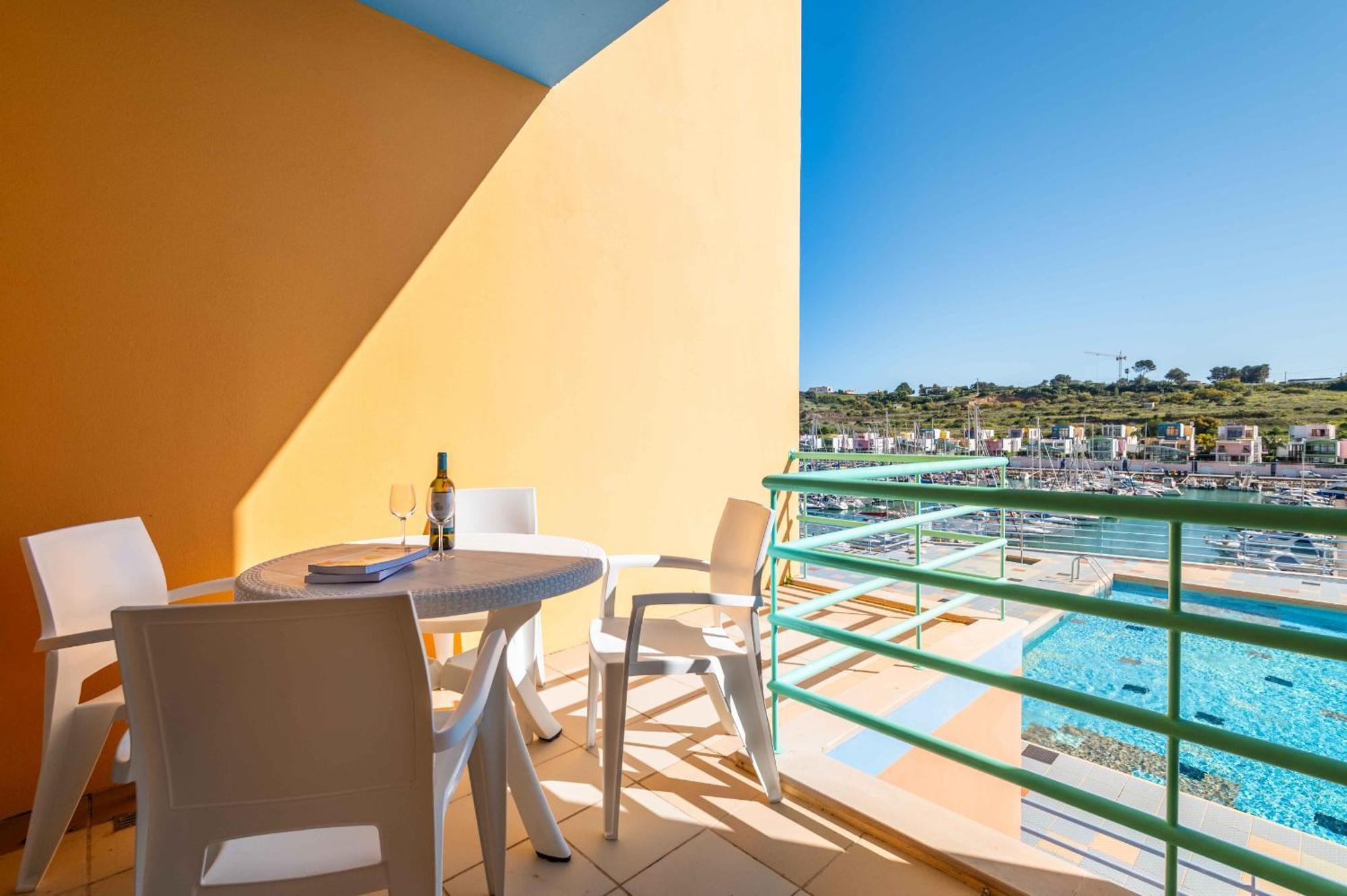Marina Breeze Apartment With Pool - 900M From The Beach อัลบูเฟรา ภายนอก รูปภาพ